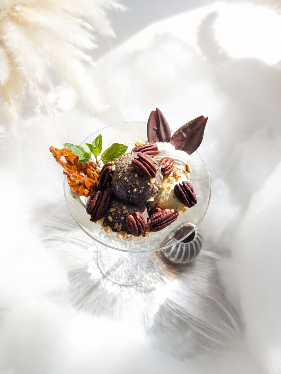 Ample Pecan & Caramel Affogato（アンプル・ピーカン＆キャラメル・アフォガード）の上からの写真