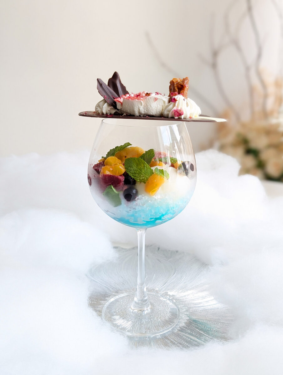 CLIP THE SUMMER PARFAIT - Rose & Sorbet -の横からの写真