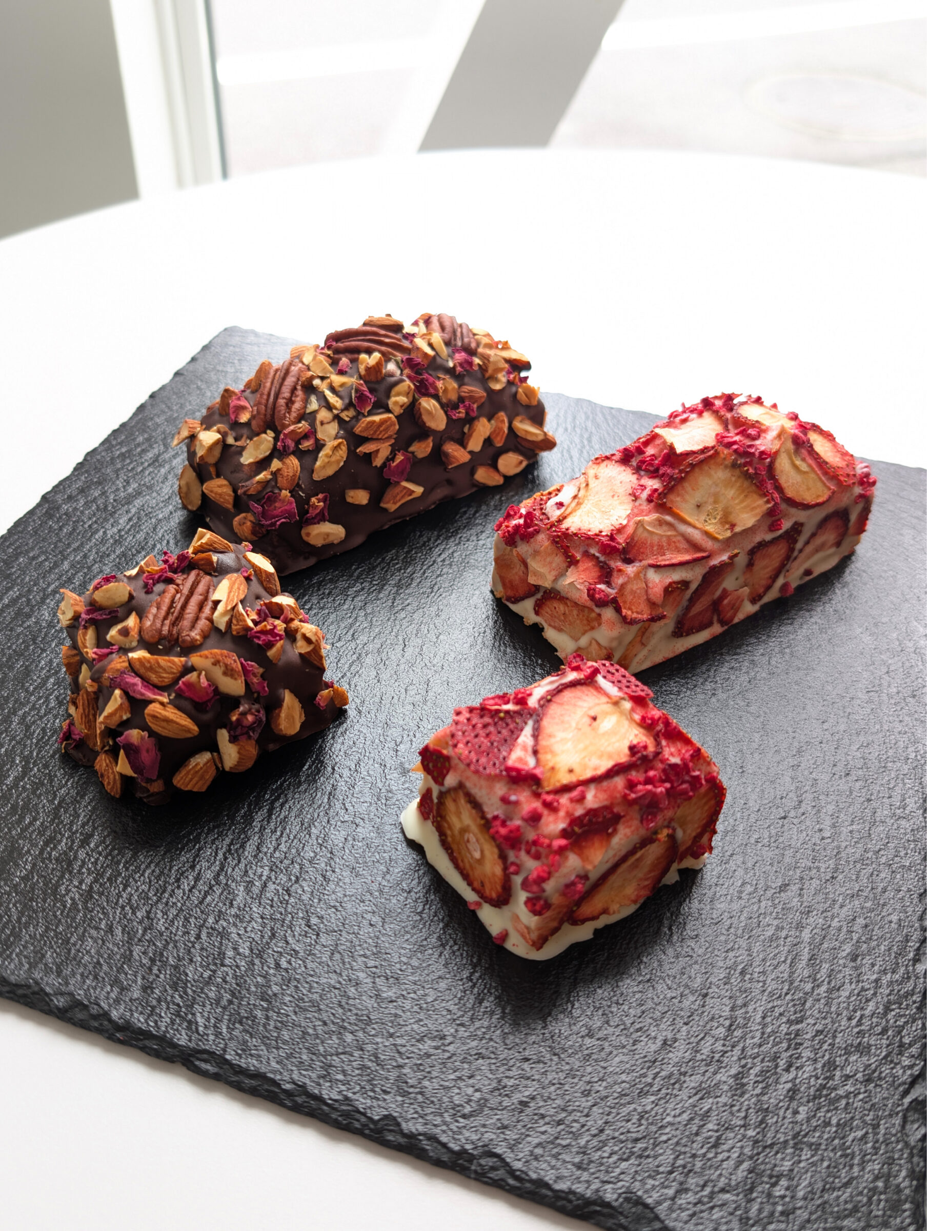 CLIPパウンドケーキ【RED（レッド）】、【BLACK（ブラック）】の写真